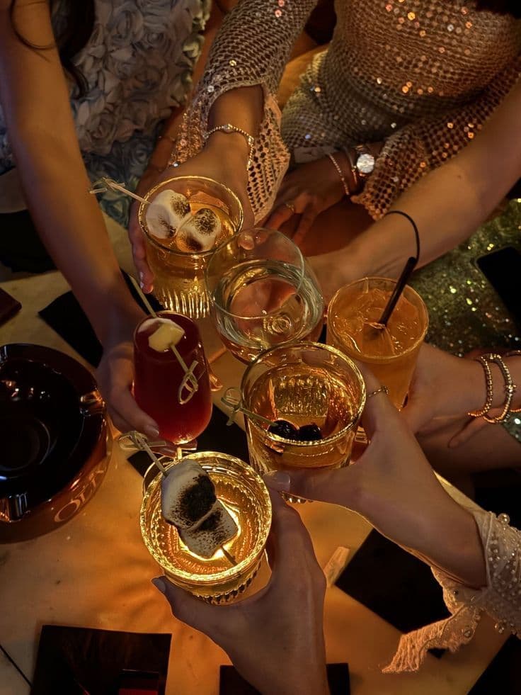 活動包場 Private Event|朋友聚會、生日宴會與品酒會的夜間場景